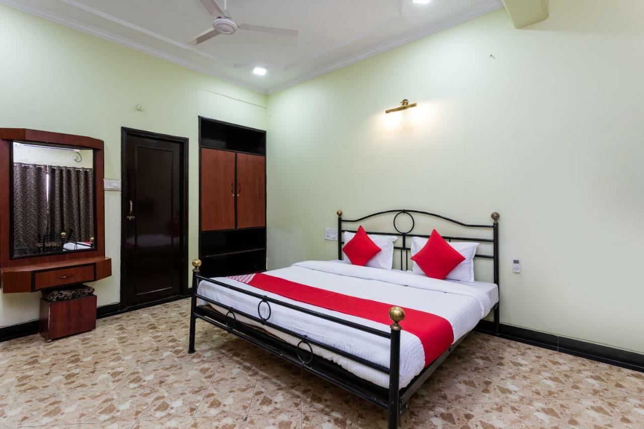 Oyo 38142 Girdhar Mahal Hotell Indore Eksteriør bilde