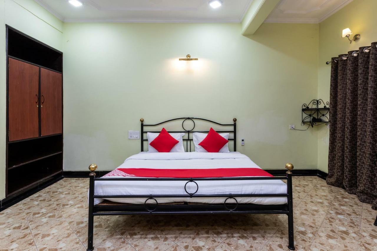 Oyo 38142 Girdhar Mahal Hotell Indore Eksteriør bilde